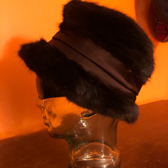 Vintage Beaver Fur Hat by Gwen Pennington - Picture 3 of 5